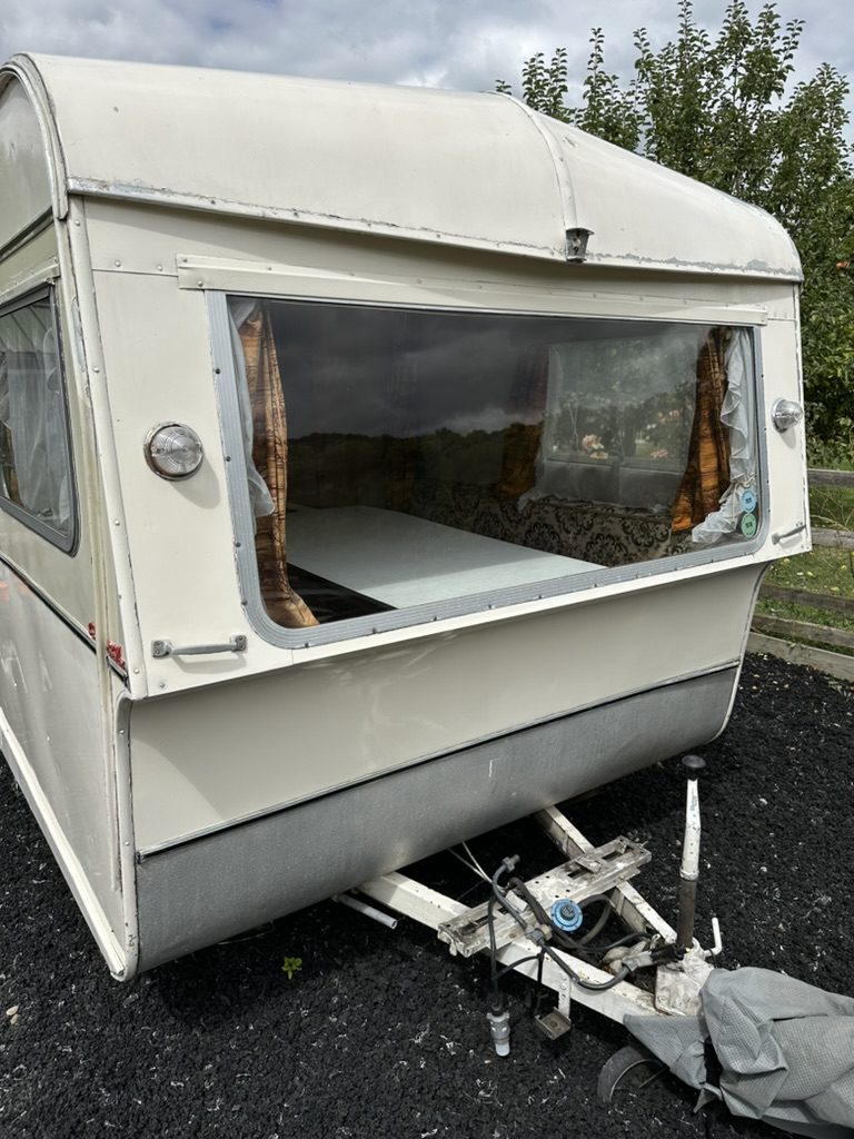 Wainhill Vintage Caravans - Cosmo 4